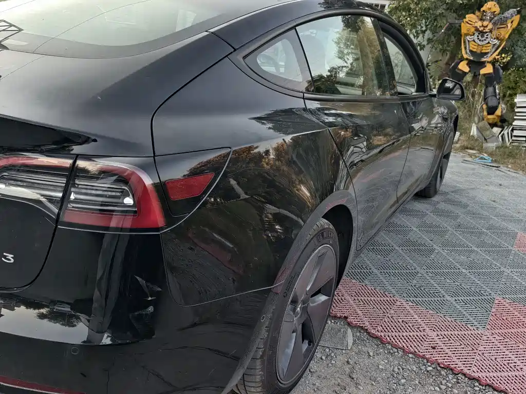 Tesla Model 3 — миниатюра 3
