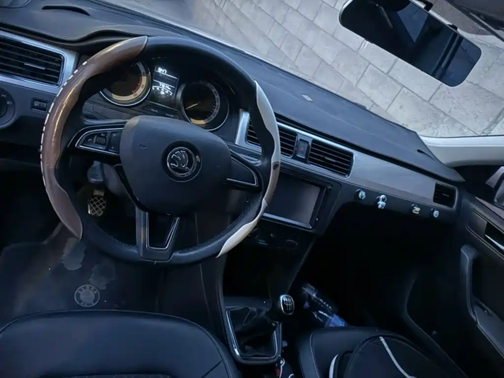 Skoda Rapid Spaceback — миниатюра 14