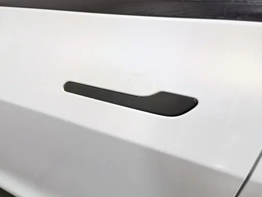 Tesla Model 3 — миниатюра 18