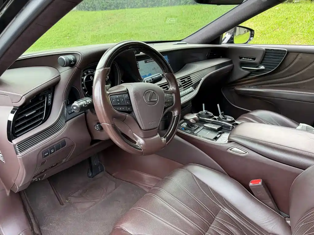 Lexus LS — миниатюра 7