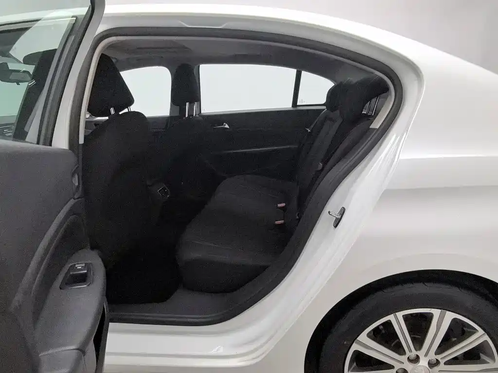 Peugeot 408 — миниатюра 15