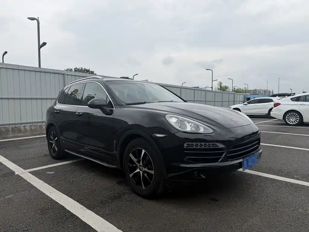 Porsche Cayenne — миниатюра 3