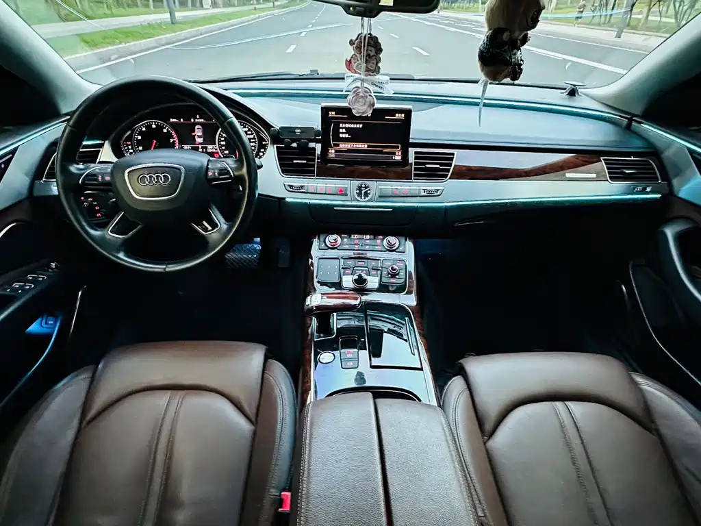 Audi A8 — миниатюра 10