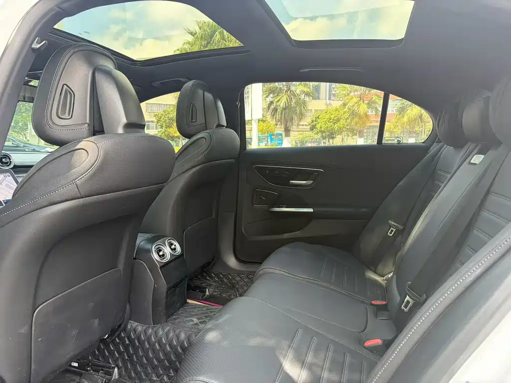 Mercedes-Benz C-Class — миниатюра 7