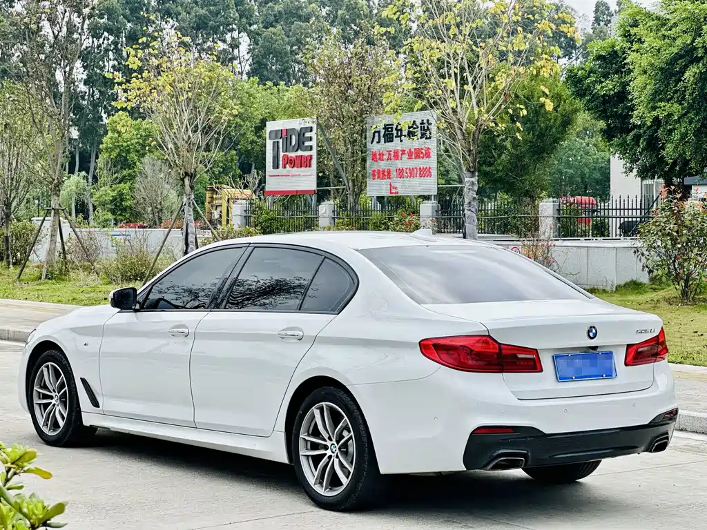 BMW 5 Series — миниатюра 9