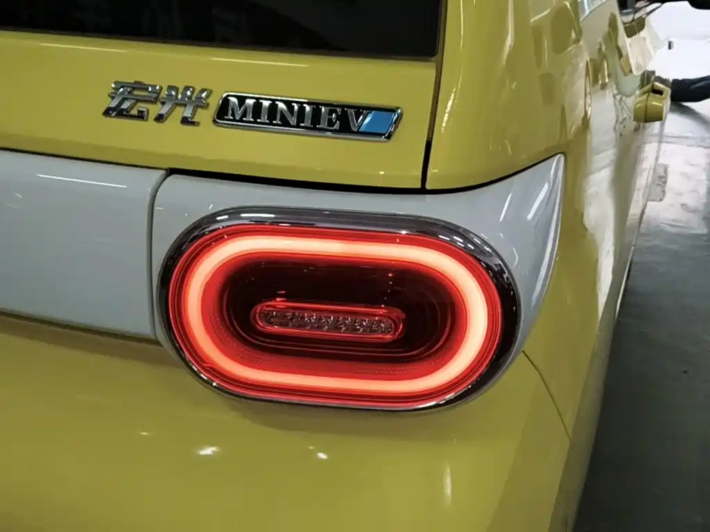 Wuling MINIEV — миниатюра 8