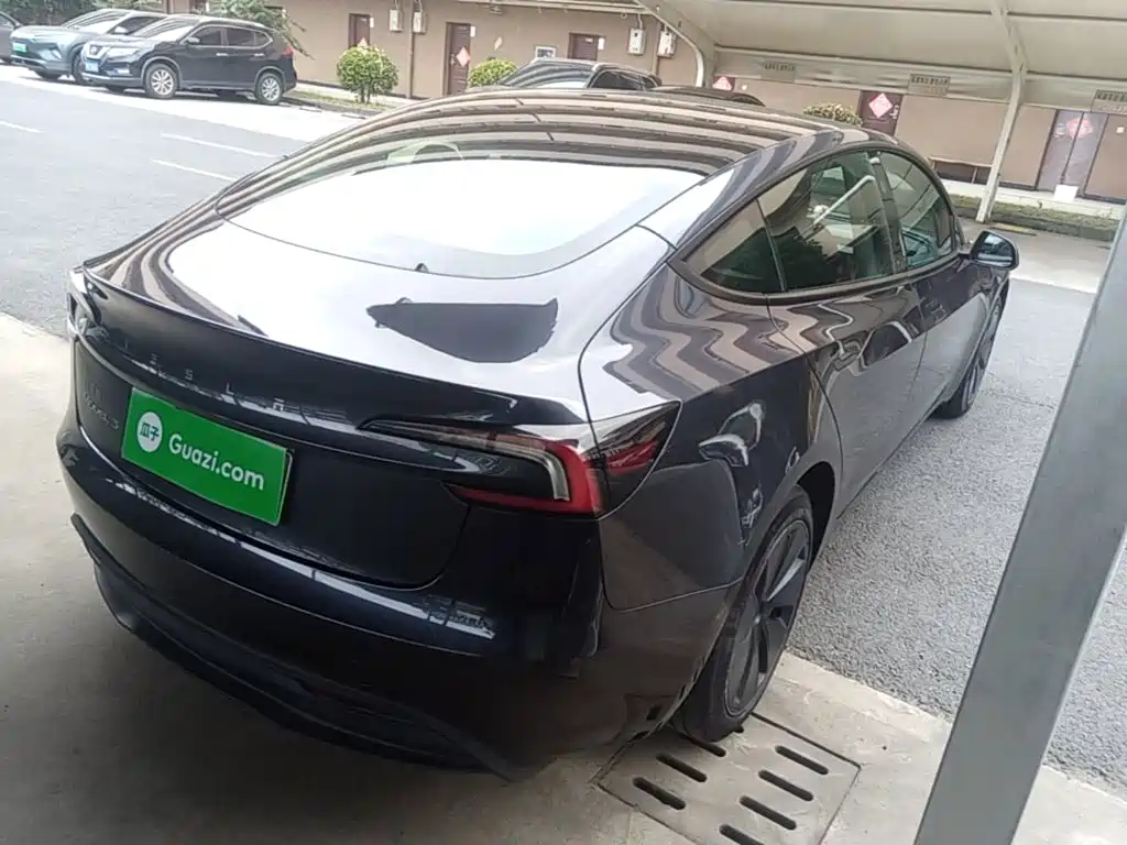 Tesla Model 3 — миниатюра 7