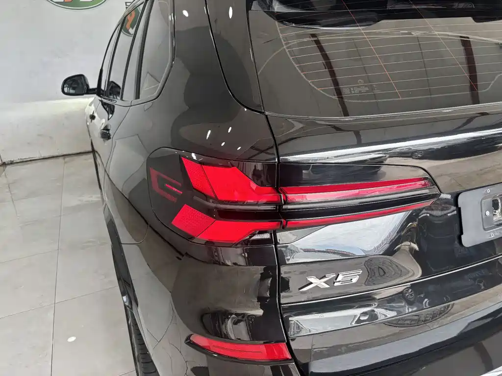 BMW X5 2025 xDrive 40Li M Sport