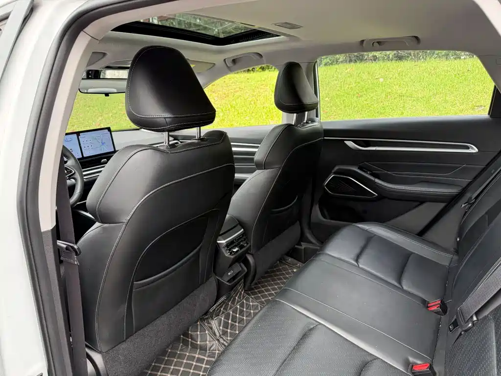 Geely Emgrand — миниатюра 11