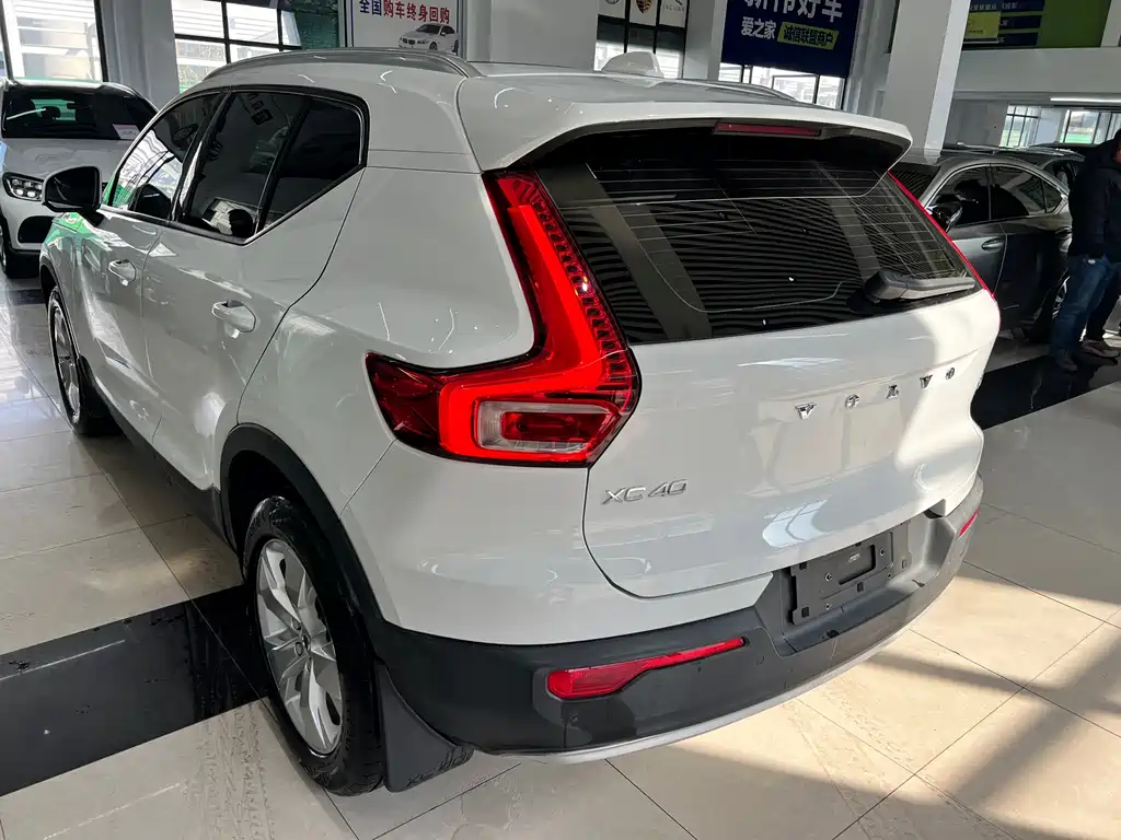 VOLVO XC40