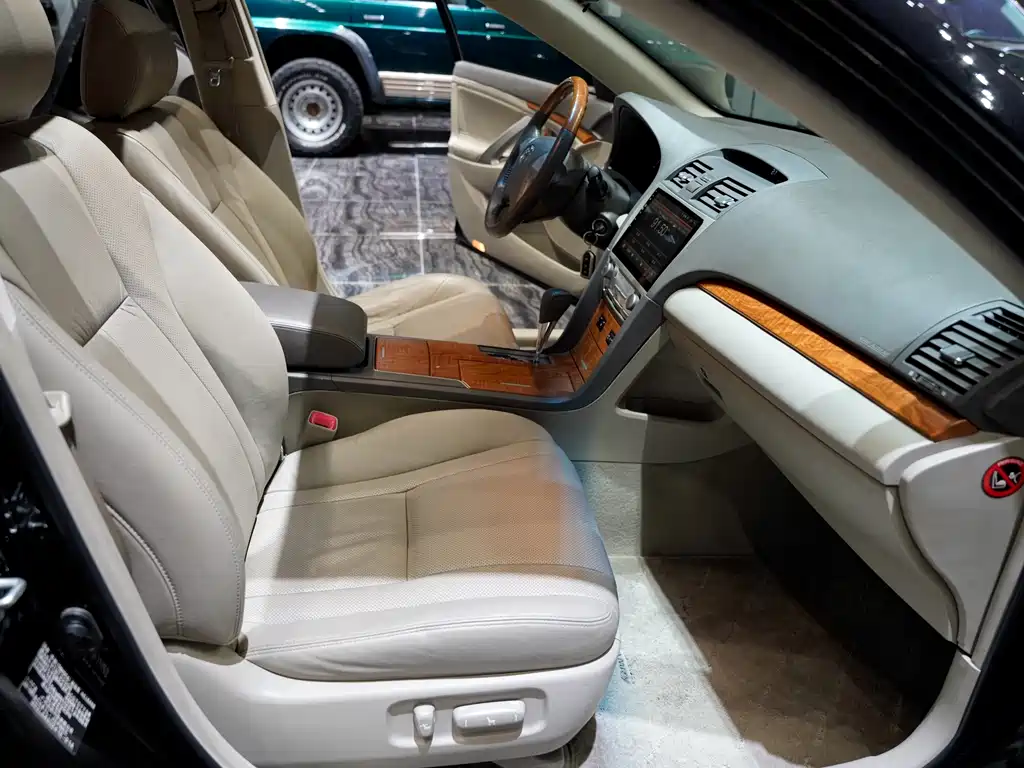 Toyota Camry — миниатюра 8
