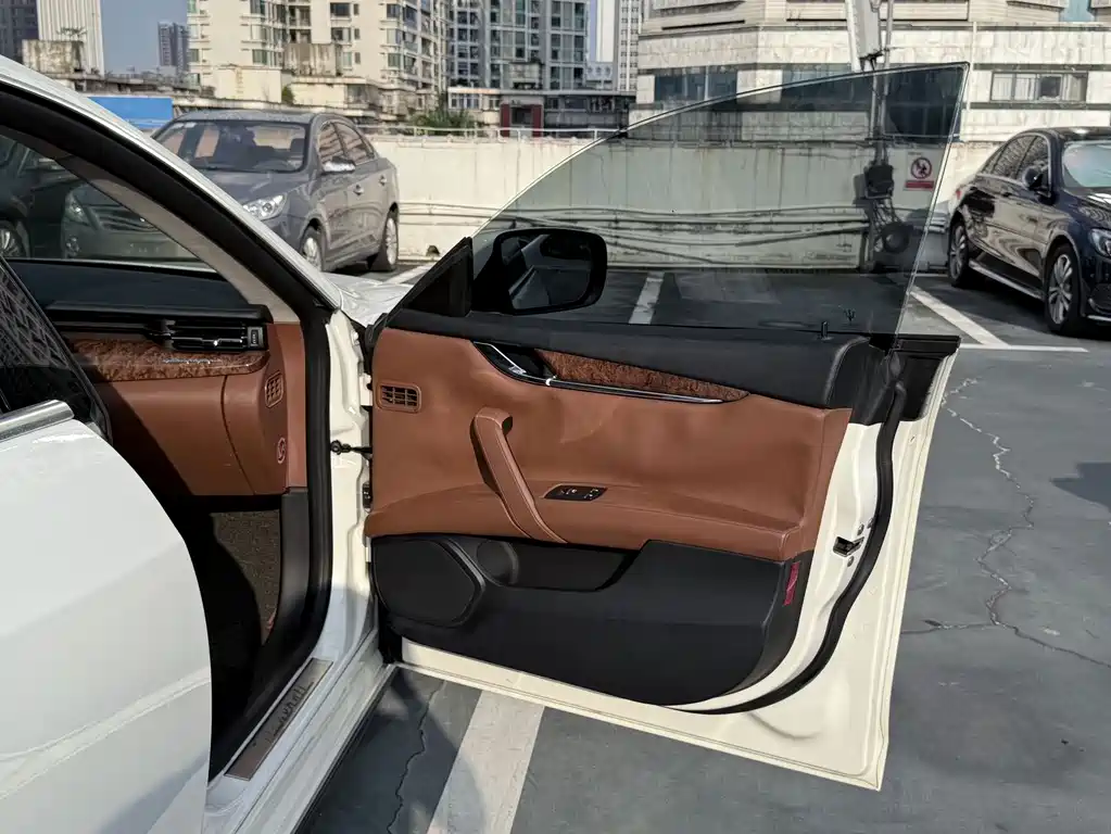 Maserati Quattroporte — миниатюра 16
