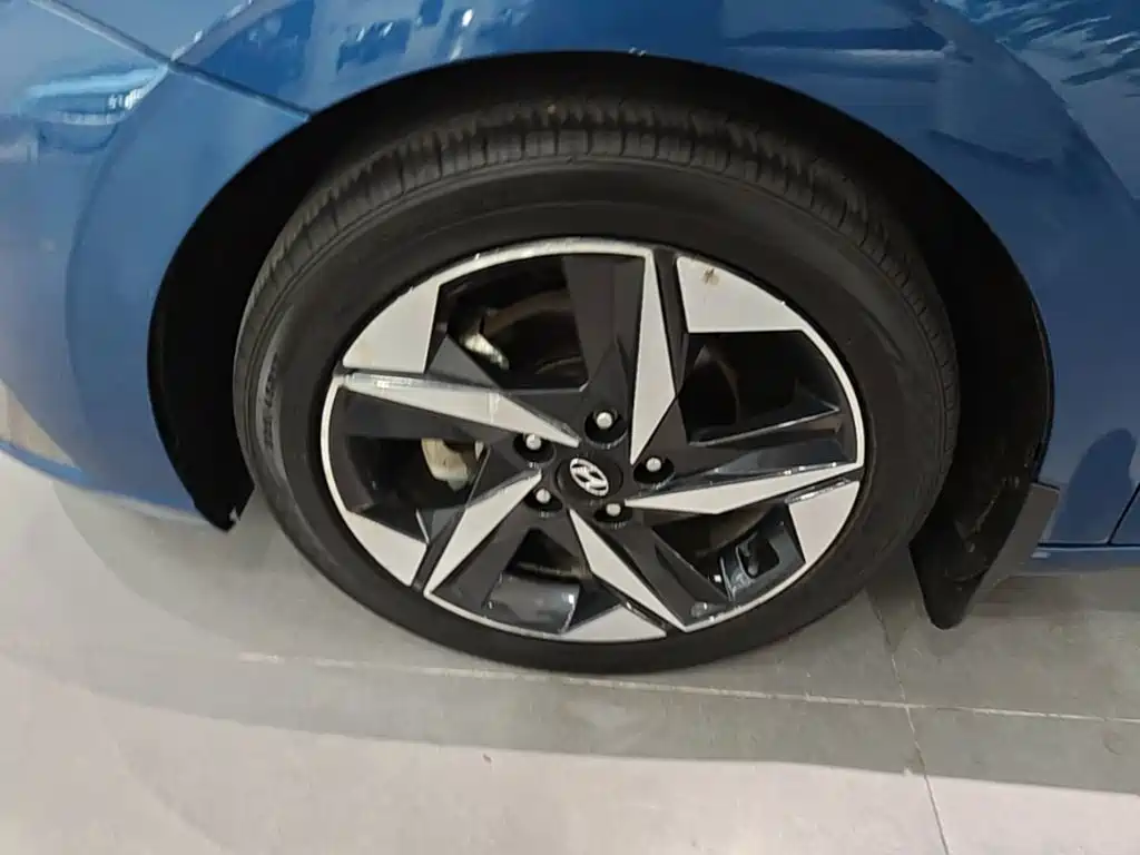 Hyundai Elantra — миниатюра 23