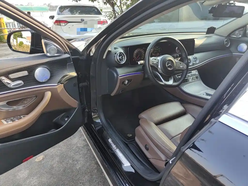 Mercedes-Benz E-Class — миниатюра 12