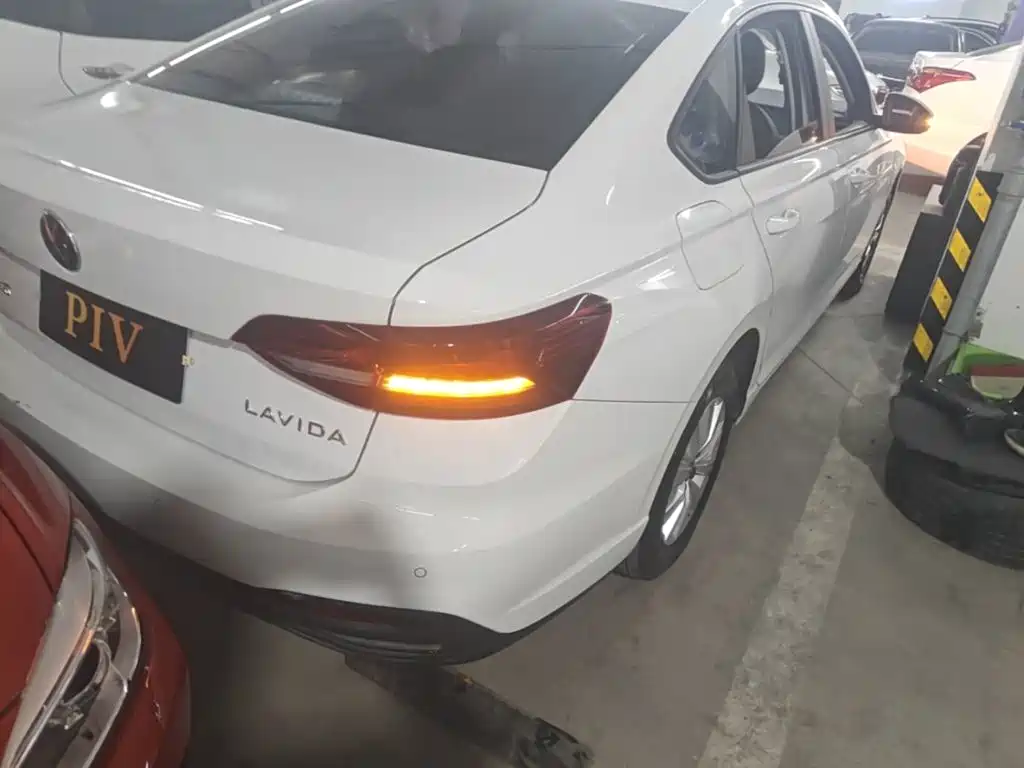 Volkswagen Lavida — миниатюра 8