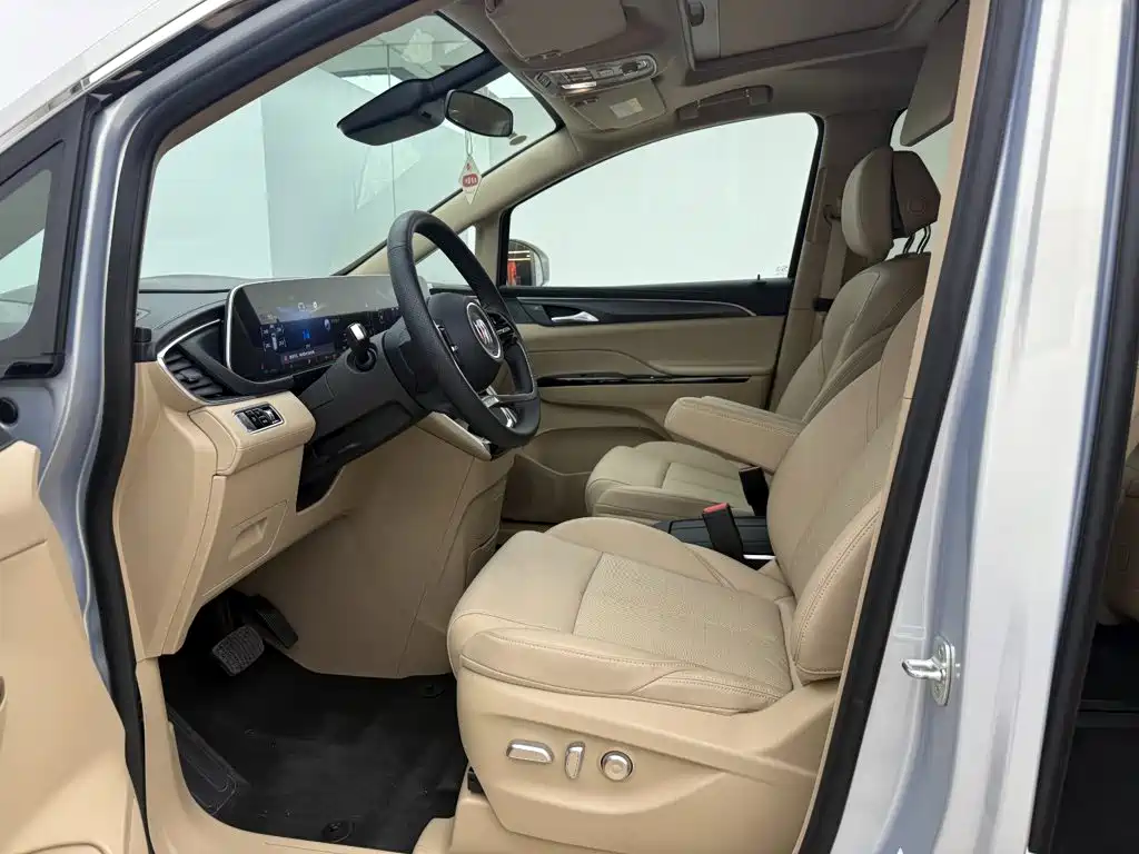 Buick GL8 Hybrid — миниатюра 10