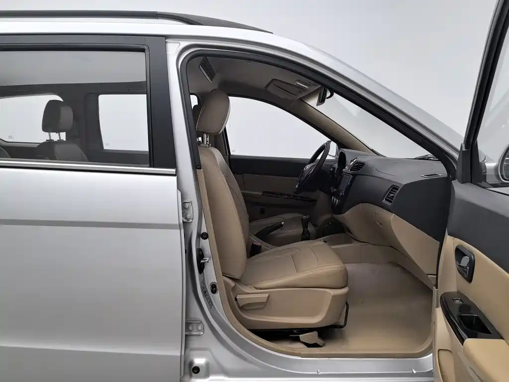 Wuling Hongguang — миниатюра 23