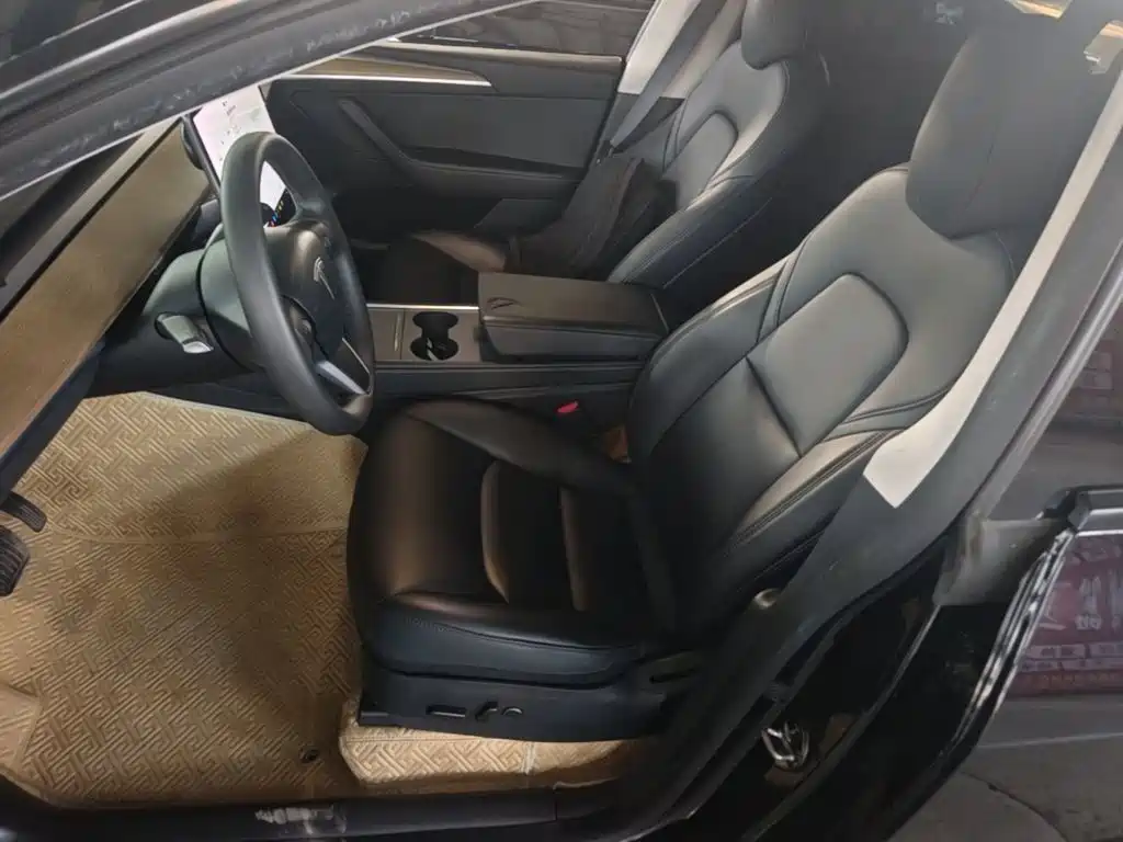 Tesla Model Y — миниатюра 15