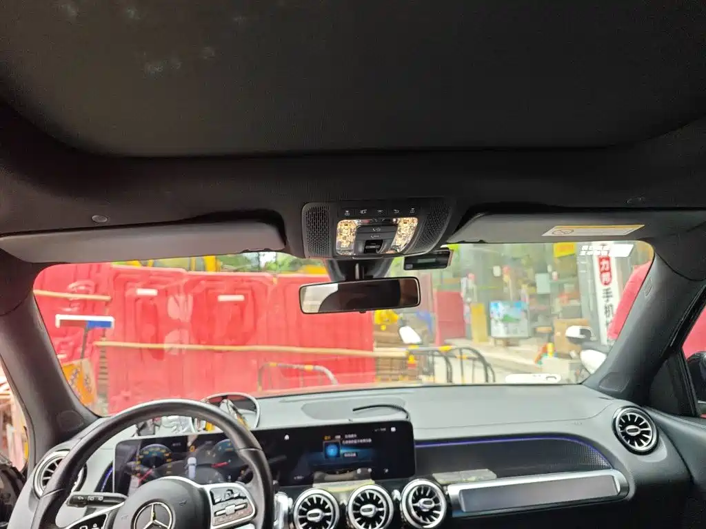 Mercedes-Benz GLB — миниатюра 9