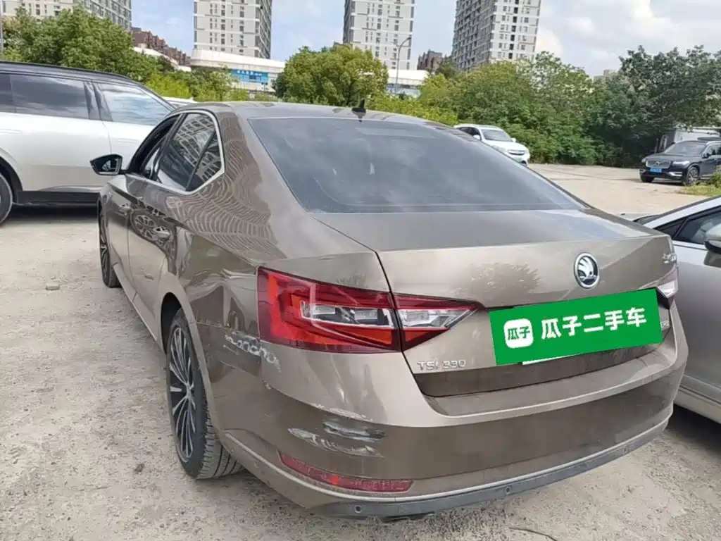 Skoda Superb — миниатюра 5