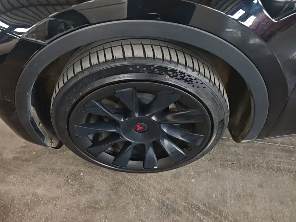 Tesla Model Y — миниатюра 23