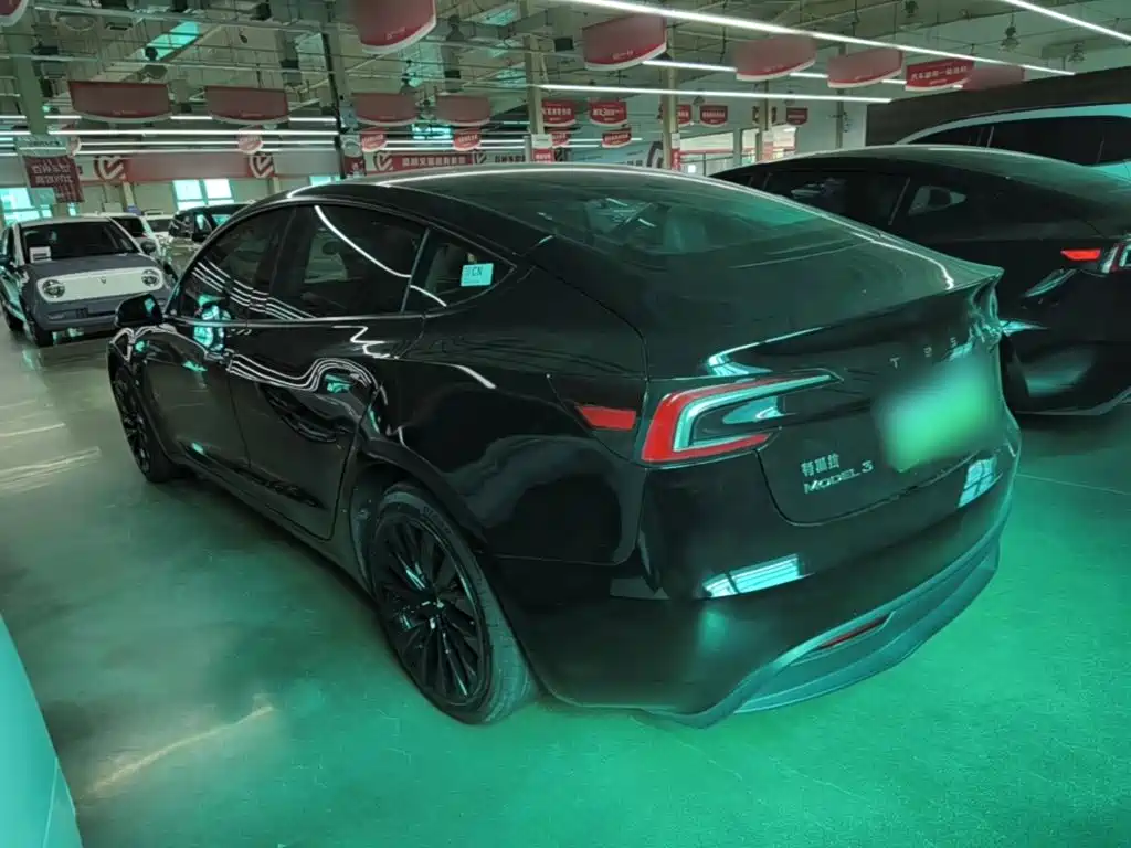 Tesla Model 3 — миниатюра 5