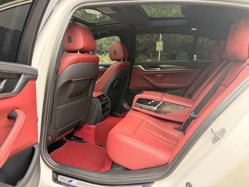 BMW 5 Series — миниатюра 5
