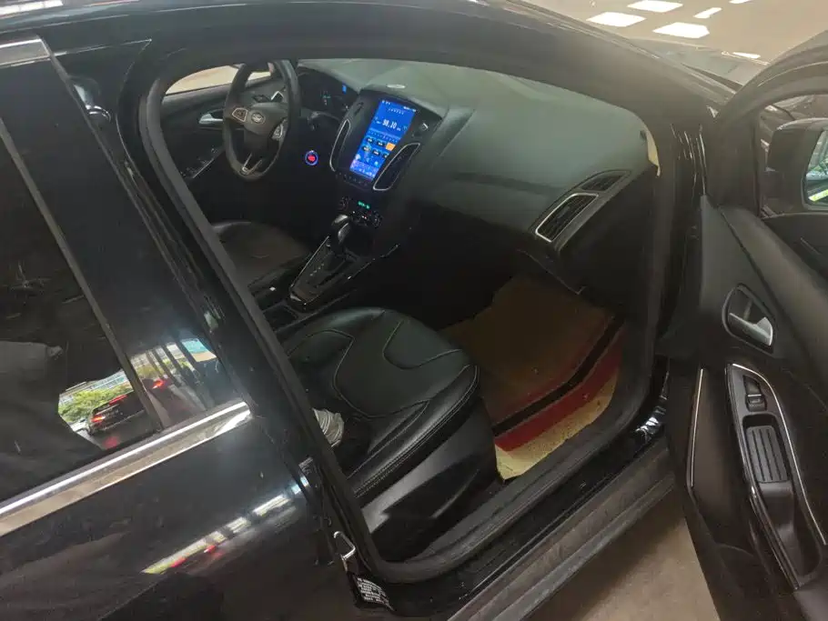 Ford Focus — миниатюра 8