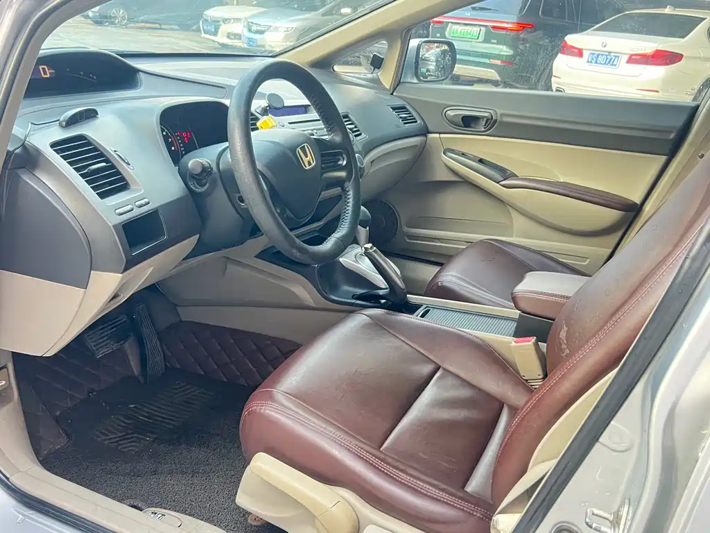 Honda Civic — миниатюра 16