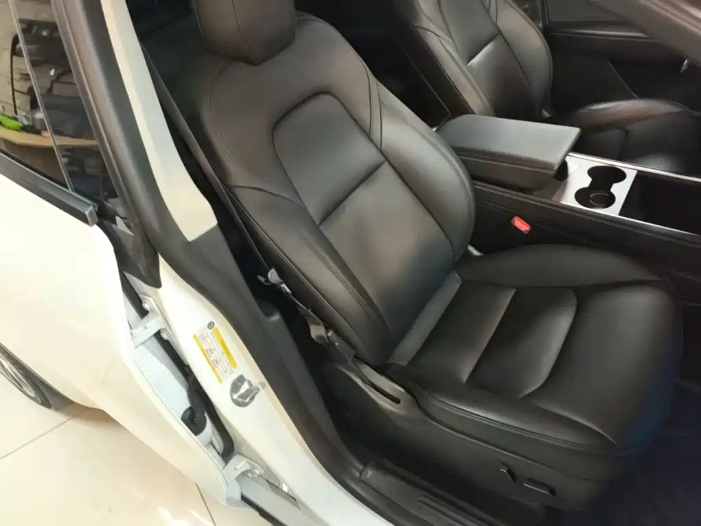 Tesla Model Y — миниатюра 25