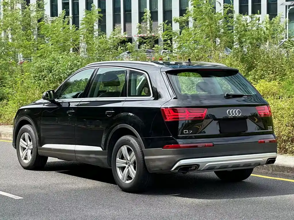 Audi Q7 — миниатюра 5
