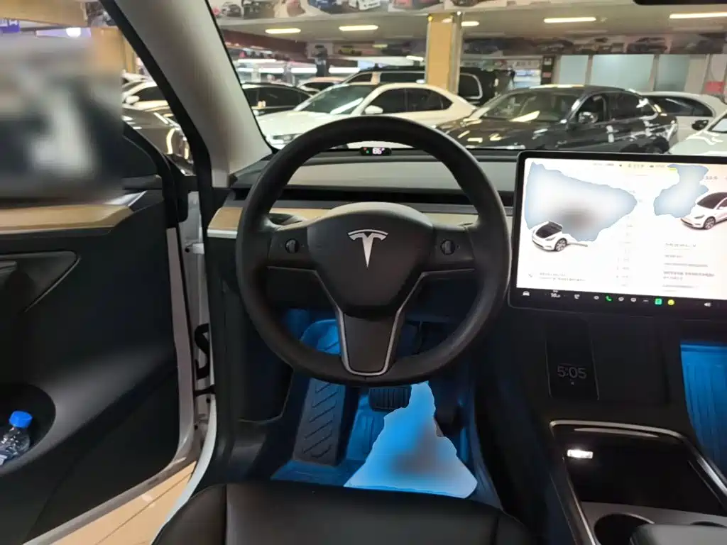 Tesla Model Y — миниатюра 11