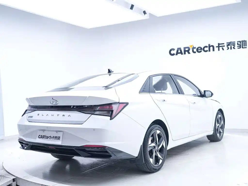 Hyundai Elantra — миниатюра 16