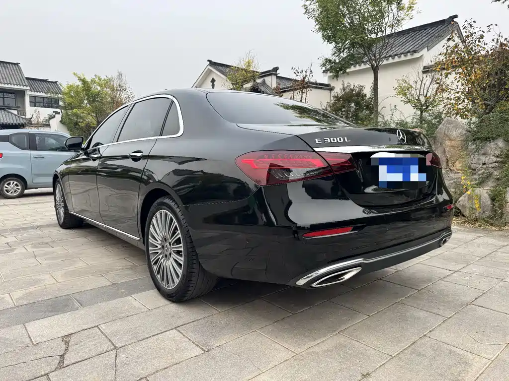 Mercedes-Benz E-Class — миниатюра 12