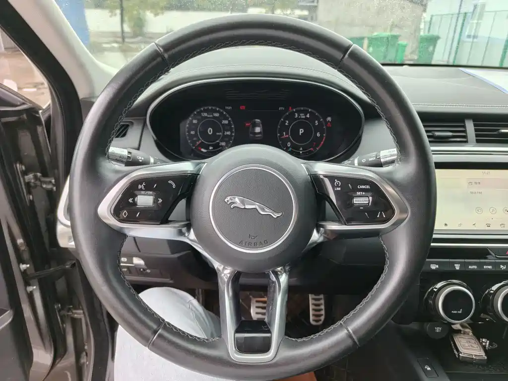Jaguar E-PACE — миниатюра 9
