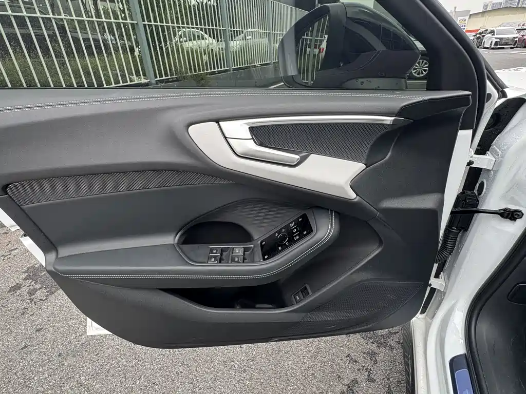 Audi Audi A5L — миниатюра 10