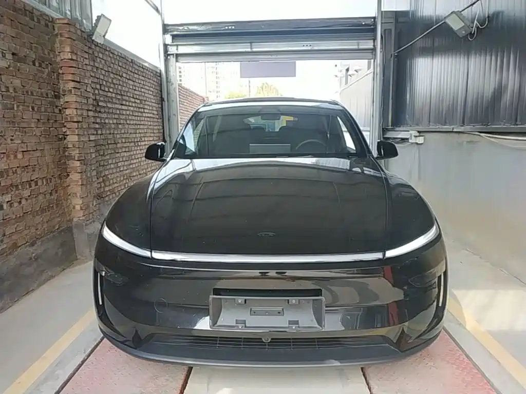 Tesla Model Y L — миниатюра 3