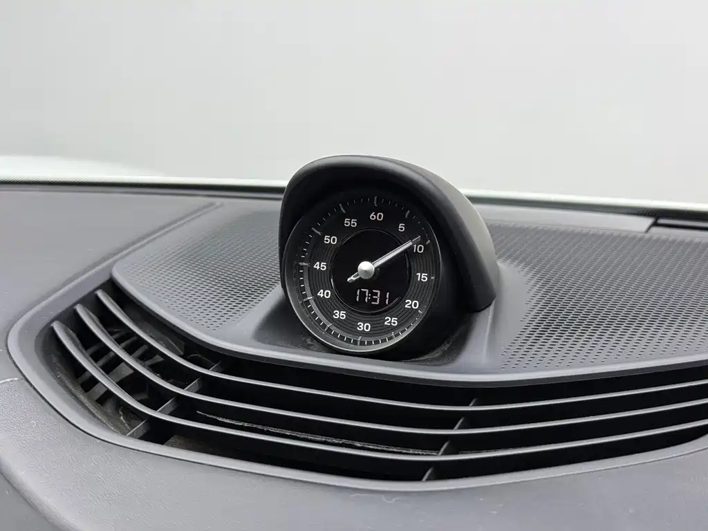 Porsche Taycan — миниатюра 12