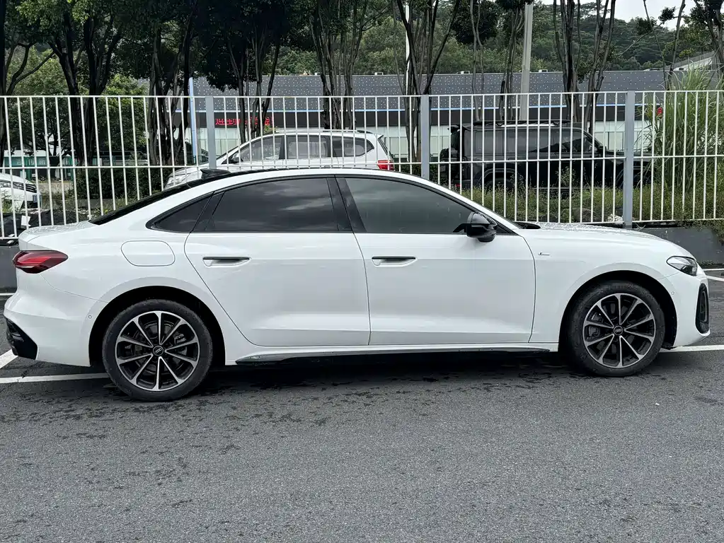 Audi Audi A5L — миниатюра 4