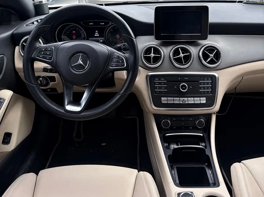 MERCEDES-BENZ CLA