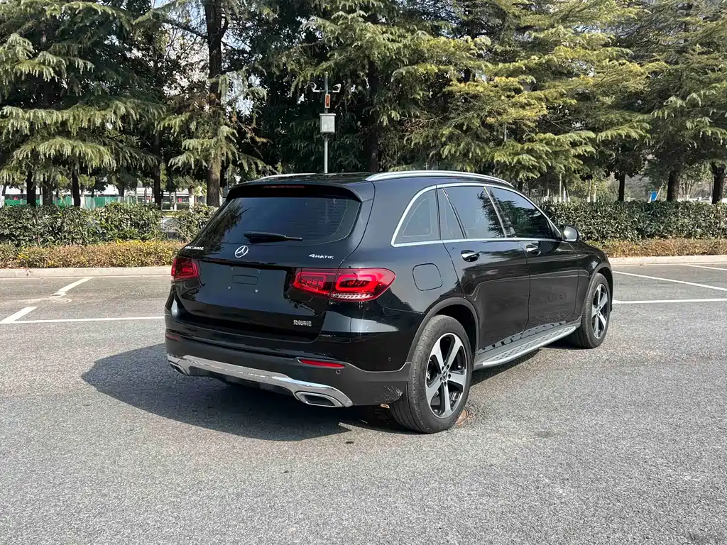 MERCEDES-BENZ GLC