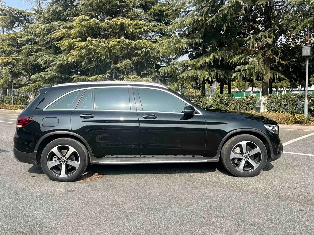 MERCEDES-BENZ GLC