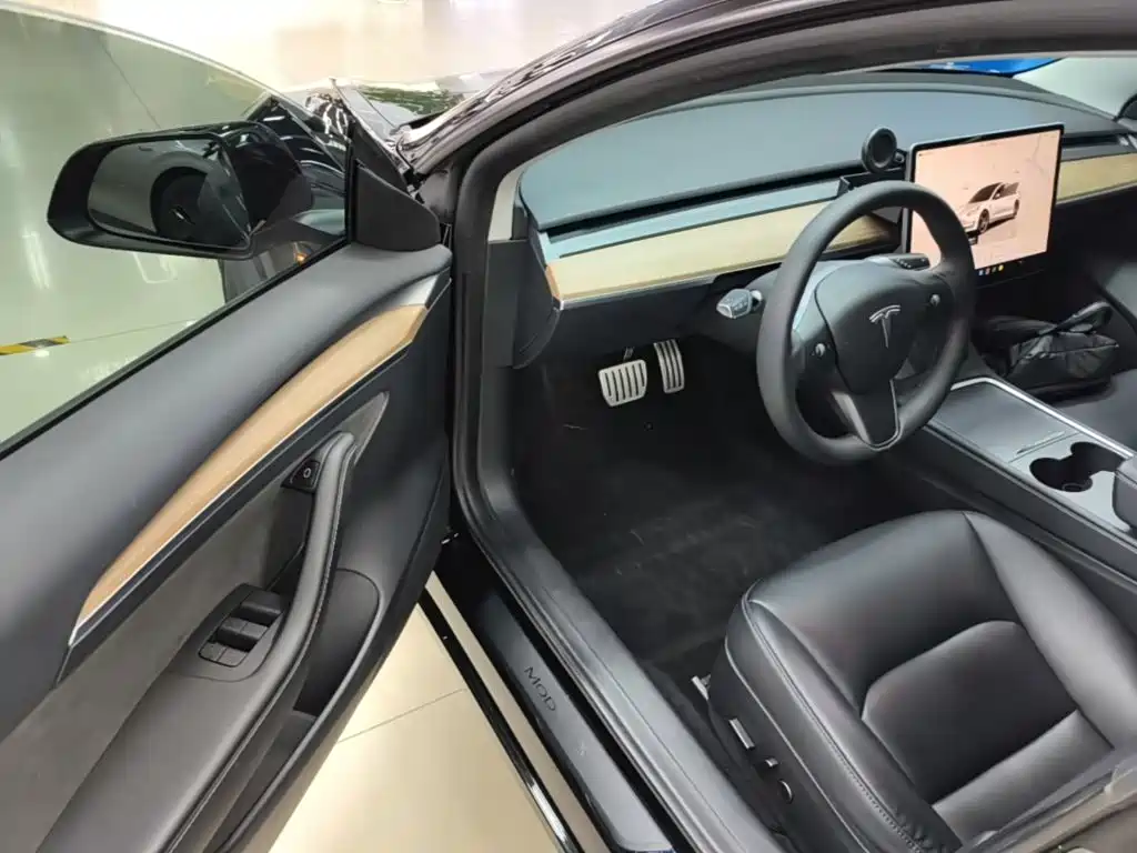 Tesla Model 3 — миниатюра 16