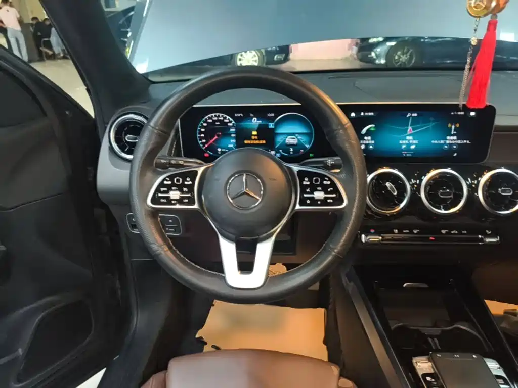 Mercedes-Benz GLB — миниатюра 11