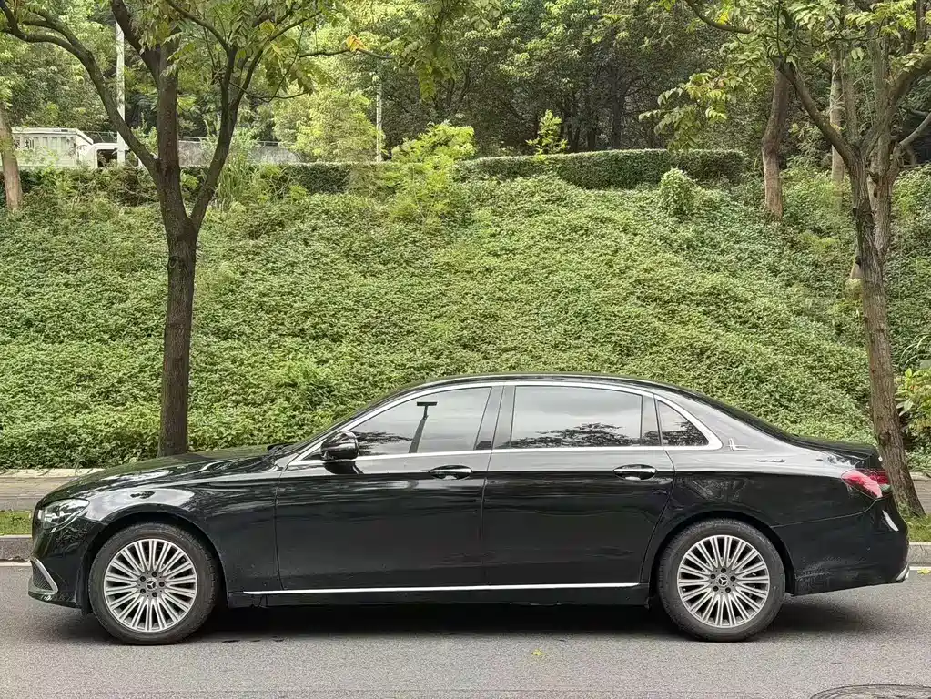Mercedes-Benz E-Class — миниатюра 4