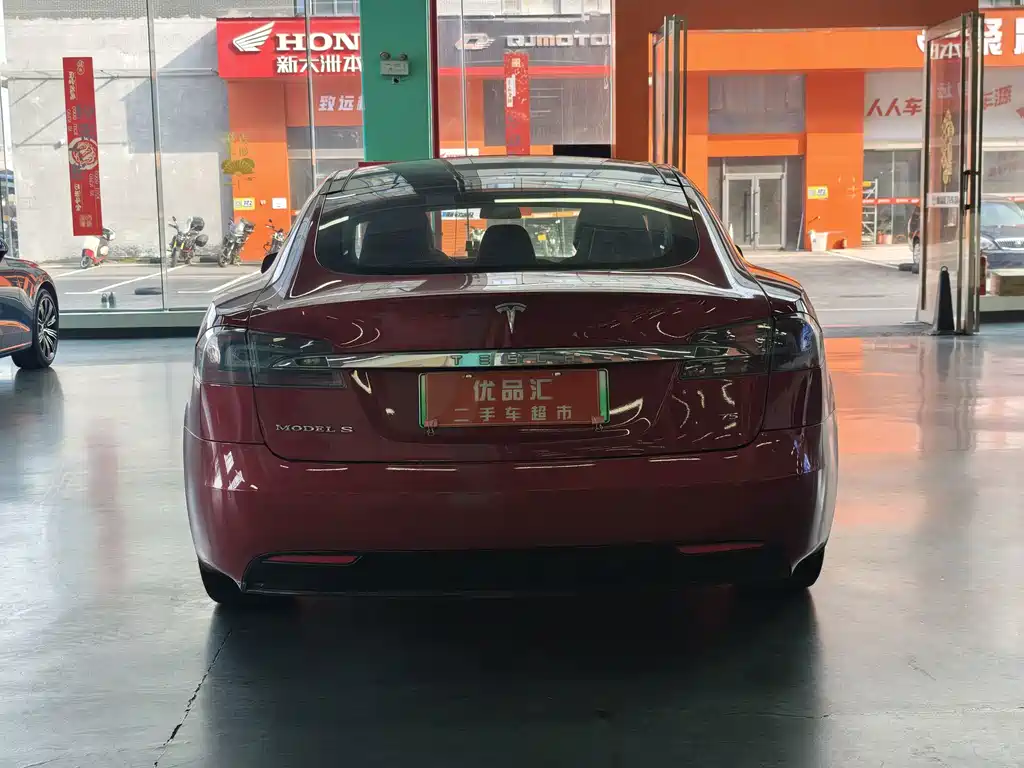Tesla Model S — миниатюра 5