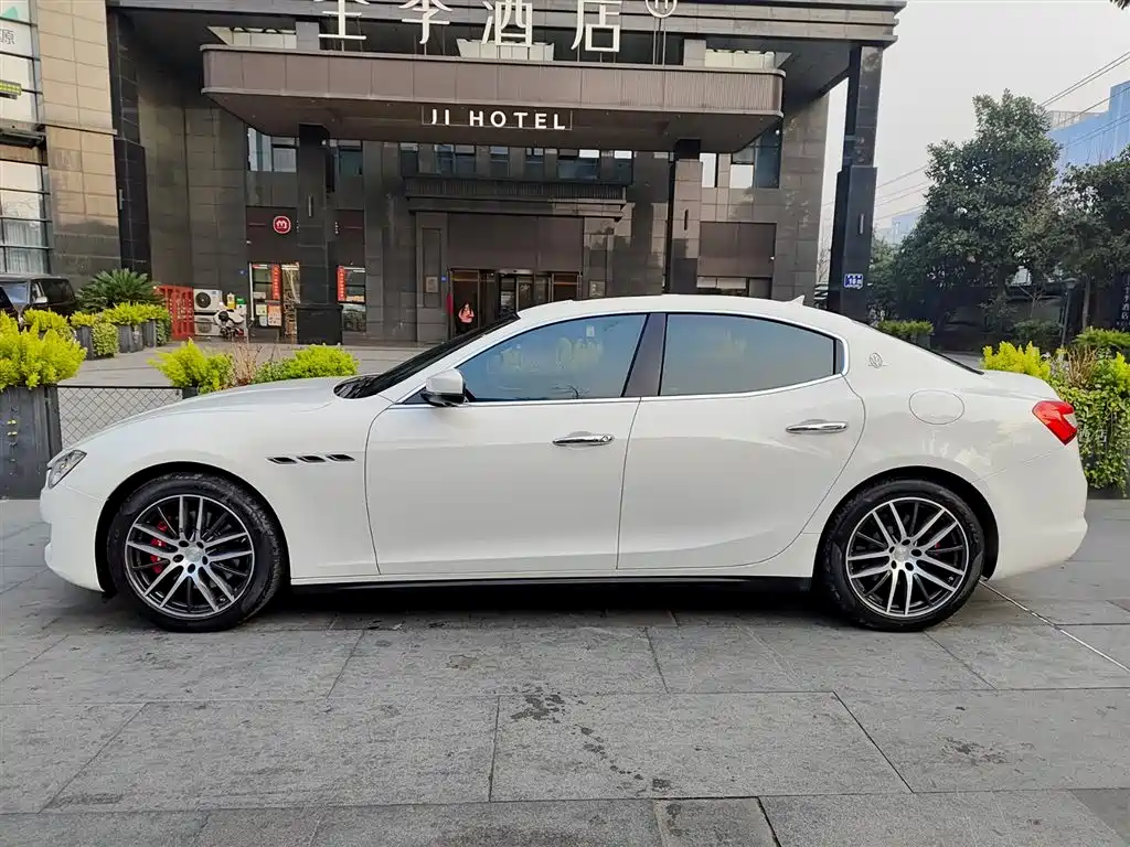 MASERATI GHIBLI