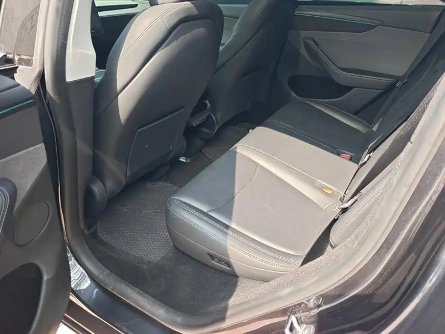 Tesla Model Y — миниатюра 11
