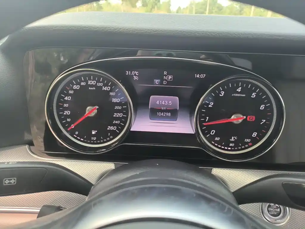 Mercedes-Benz E-Class (Import) — миниатюра 12