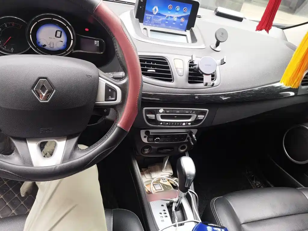 Renault Fluence — миниатюра 6
